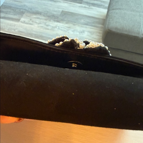 Elegant Black Clutch with Pearl Bow - Picture 6 of 6